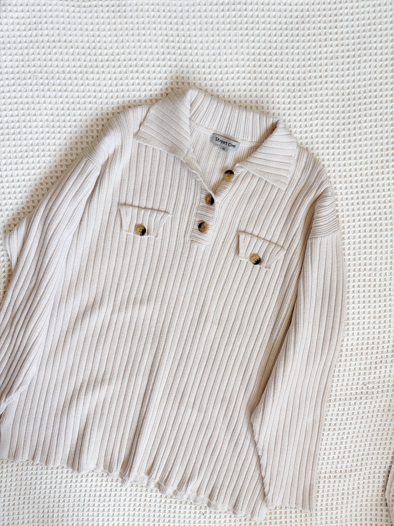 Ribbed collared sweater